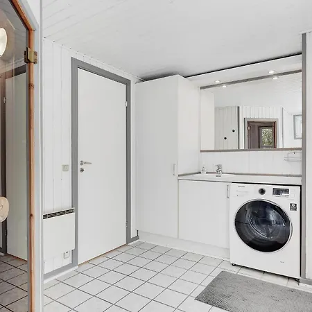 Дом отдыха Beautiful Home In Sydals With Sauna